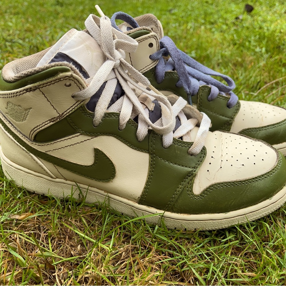 JORDAN ONE COFFEE DIED AND HANDPAINTED woman’s size 8-8.5